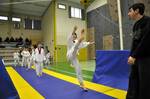 2011 - Compétition enfants à Mauguio en mars - coup de pied en hauteur n16