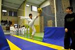 2011 - Compétition enfants à Mauguio en mars - coup de pied en hauteur n19